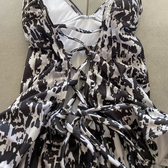 Suboo Wild Thing Lace Back Charcoal One Piece NWT - Picture 9 of 11